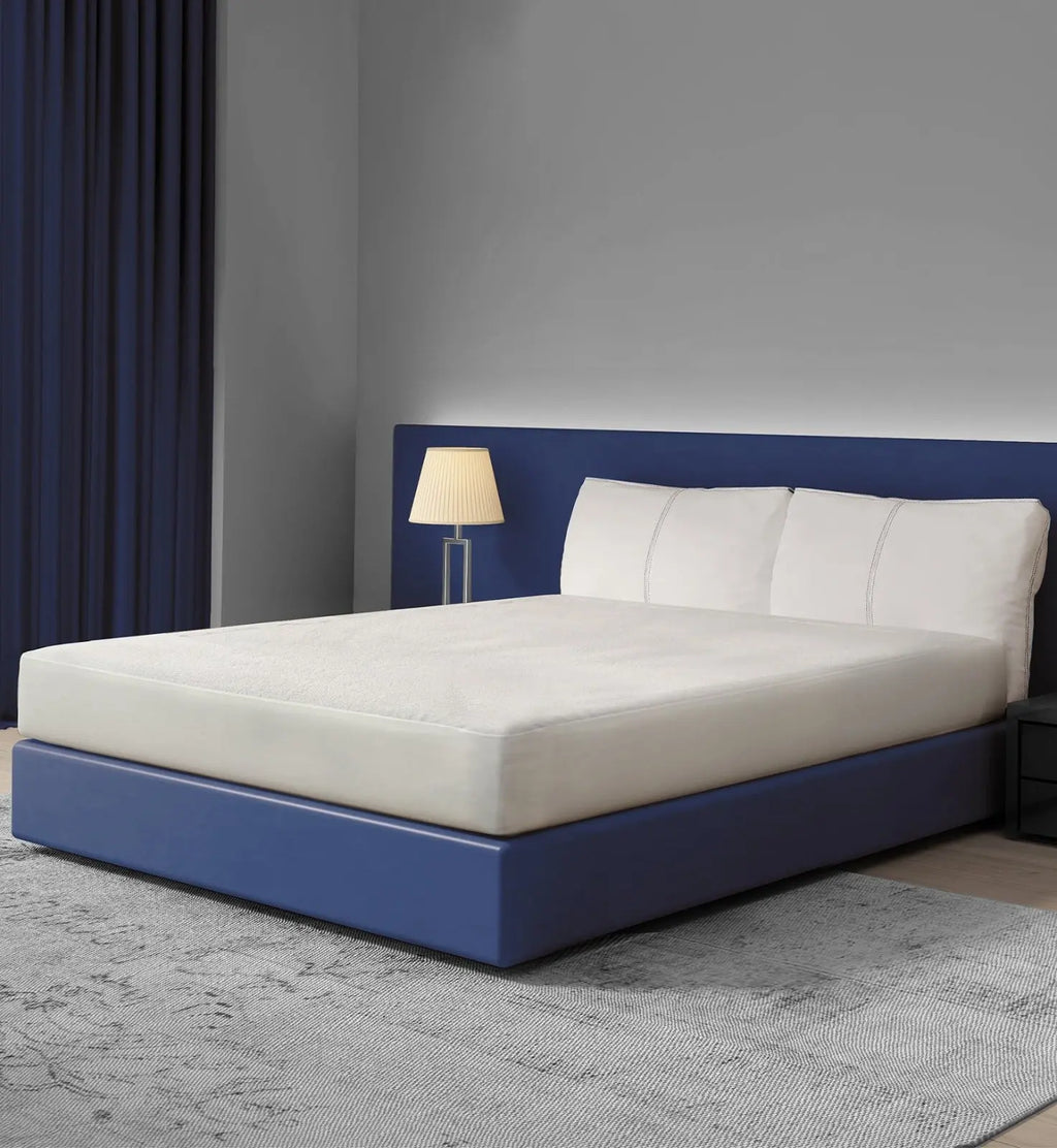 Chambre moderne avec lit équipé d’un matelas ZenPur hybride pour un sommeil réparateur