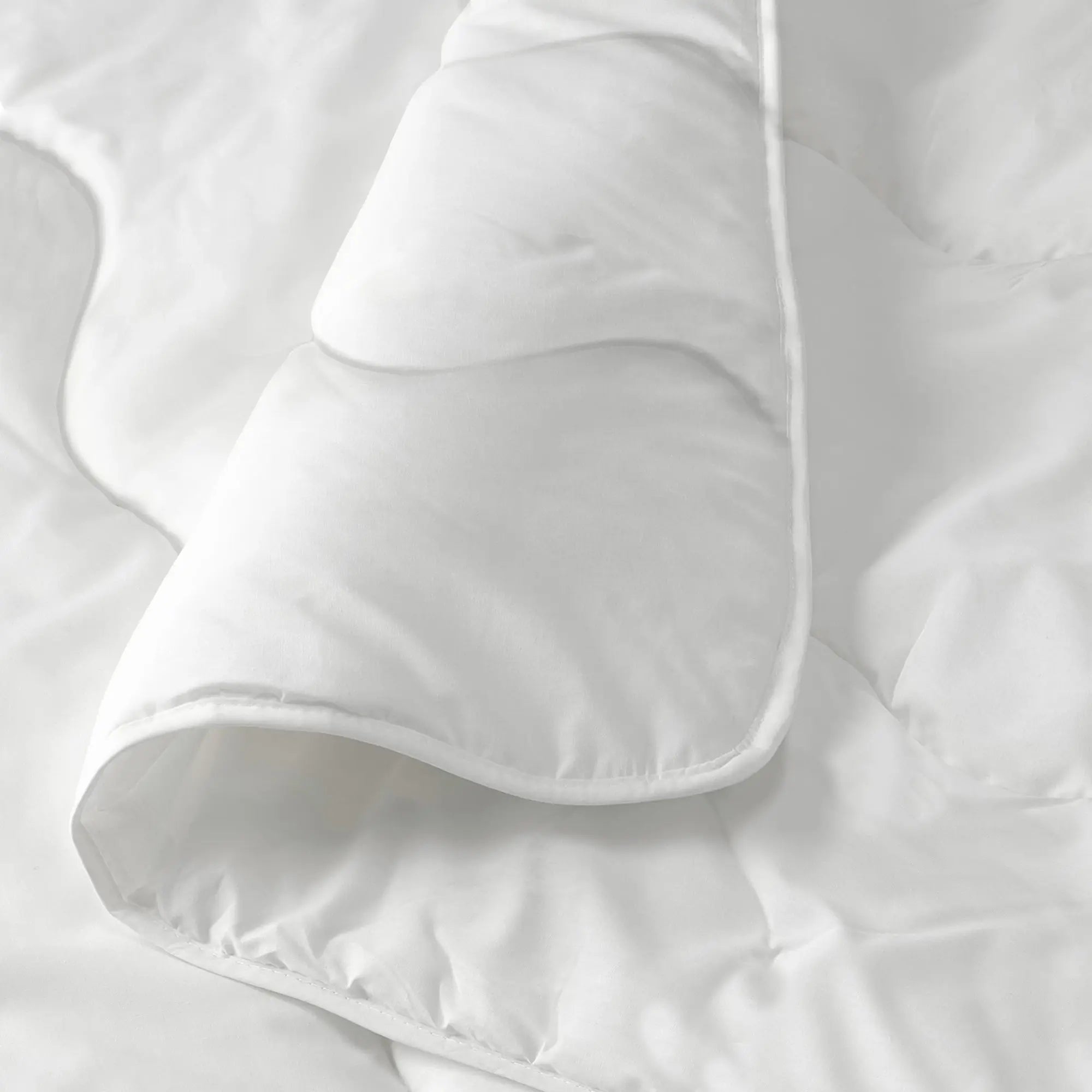 Détail du tissu doux et respirant de la couette ZenPur 3 en 1 certifiée Oeko-TEX